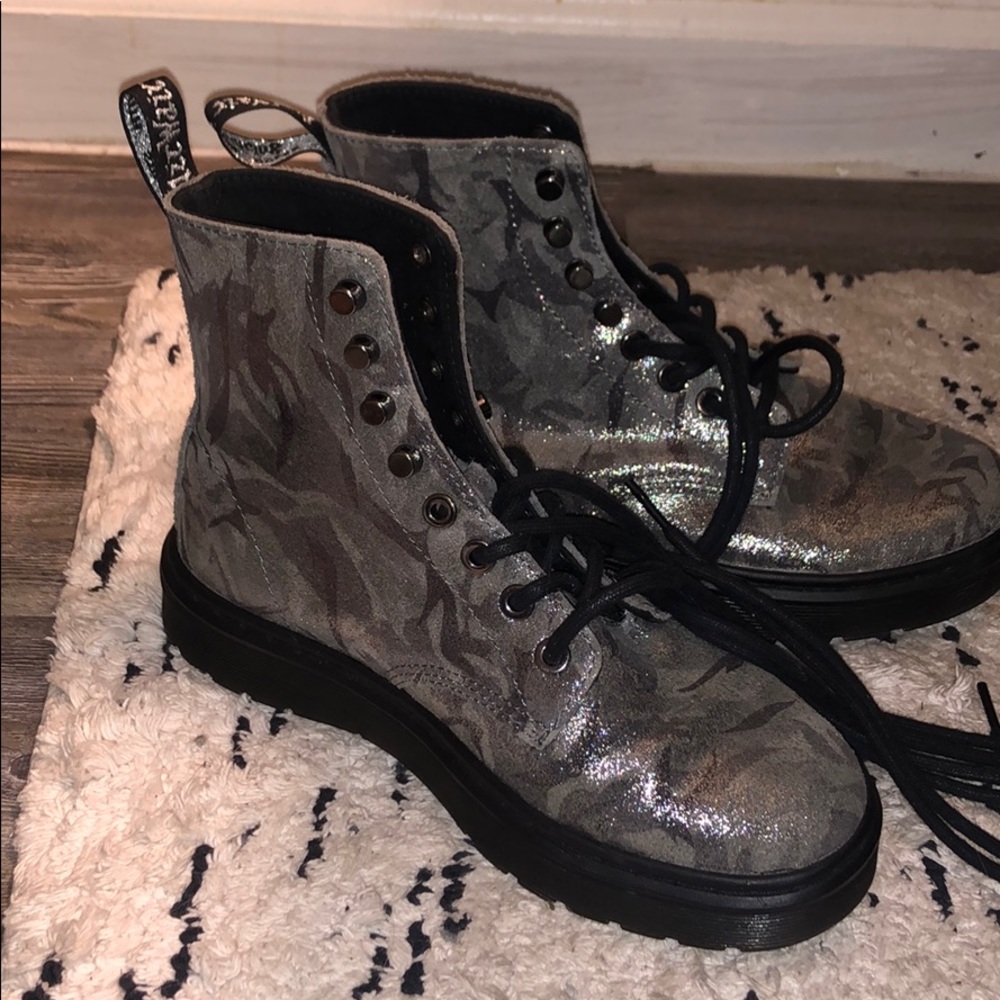 DOC MARTENS